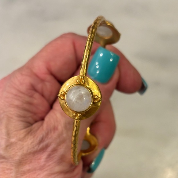 Julie Vos Pearl/White Iridescent Three Stone Bracelet EUC Size M - Picture 7 of 12